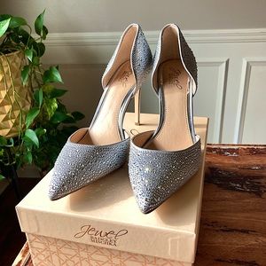 New in Box Jewel Badgley Mischka Alexandra D’Orsay Pumps 9.5 w/small flaw
